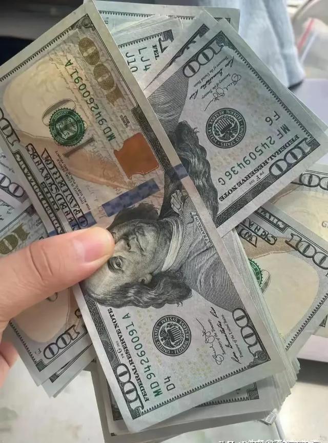 银行背后的温馨故事，揭秘最新银行维护时间2024年揭晓时刻