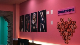 武当杂志最新橱窗广告,探索自然美景,启程寻找内心平和之旅