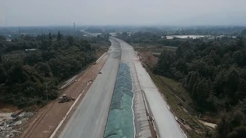 成彭高速扩建最新动态与小巷深处的特色小店探秘