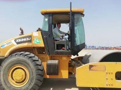 最新平地机操作手招聘，行业现状、正反观点与个人立场全解析