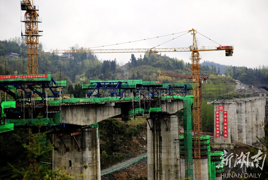 黔张常铁路最新进展，驶向自然，探寻内心宁静之旅