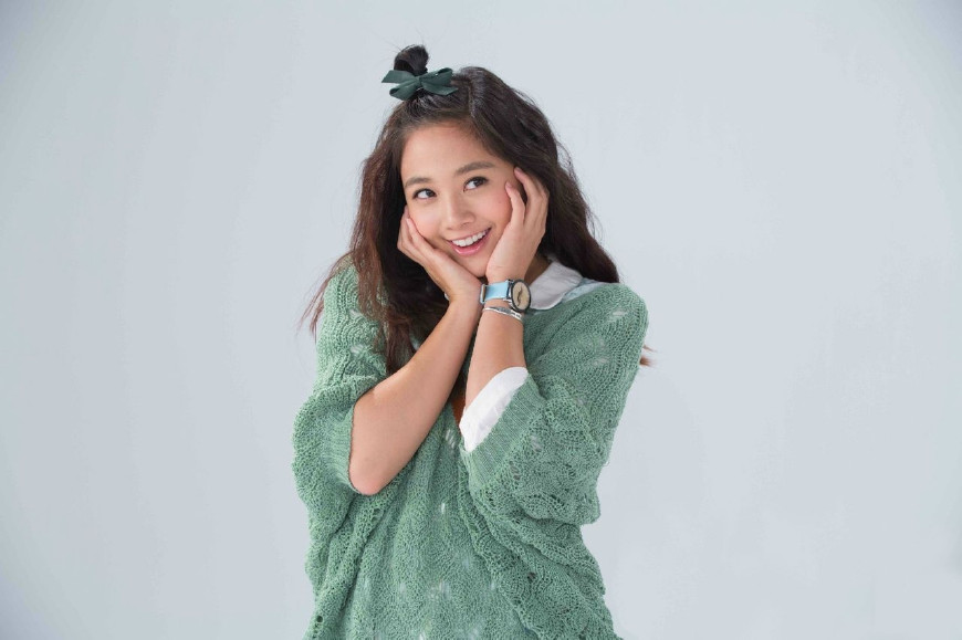 鬼鬼吴映洁短发最新风尚，温馨日常小故事