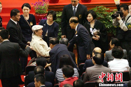 新澳门和香港2024正版资料免费公开,快速解答方案设计_便携版79.128