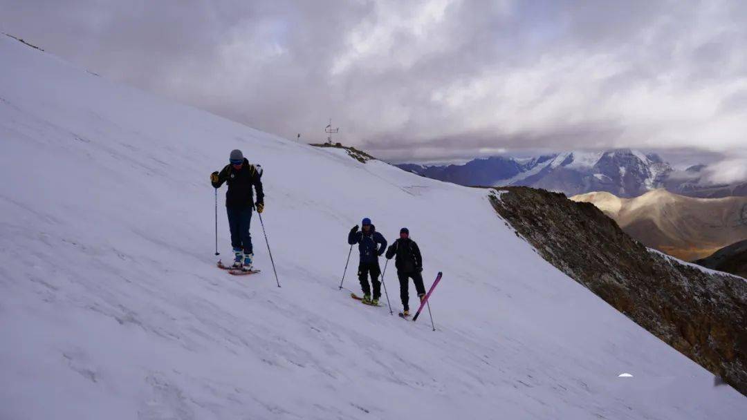 中国最新登山探险，勇攀高峰，探索未知领域