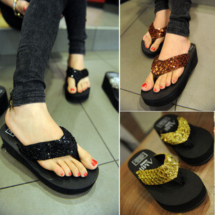 最新款拖鞋底，自然探索之旅的舒适伴侣