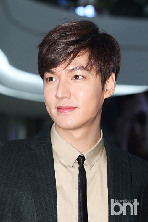 李敏镐最新照片，公众焦点的魅力展现