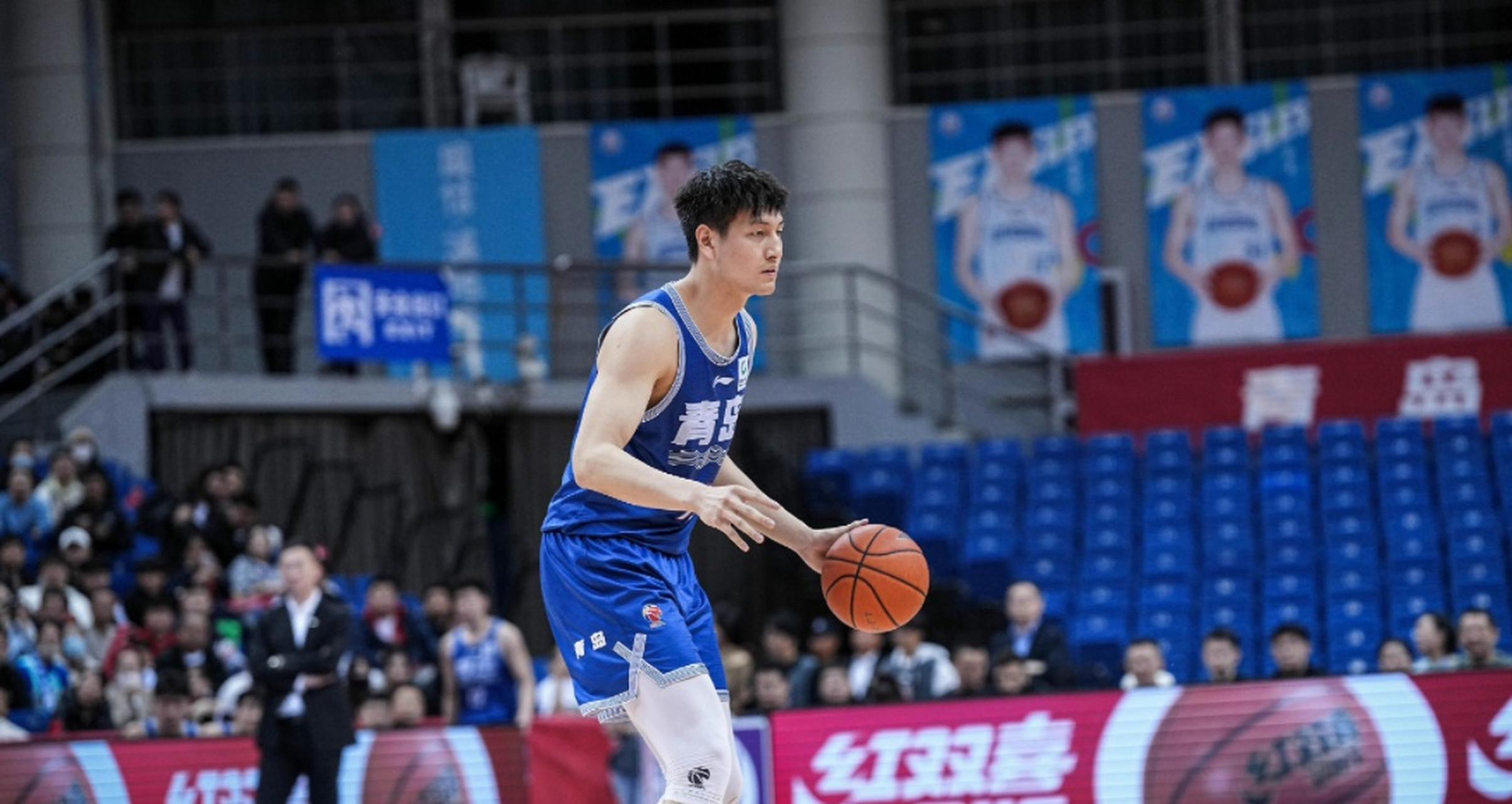 区俊炫闪耀篮球赛场,最新比赛展现新星风采