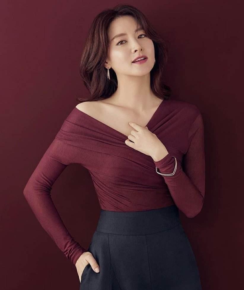 韩国演员宋慧乔，演艺之路的闪耀明星