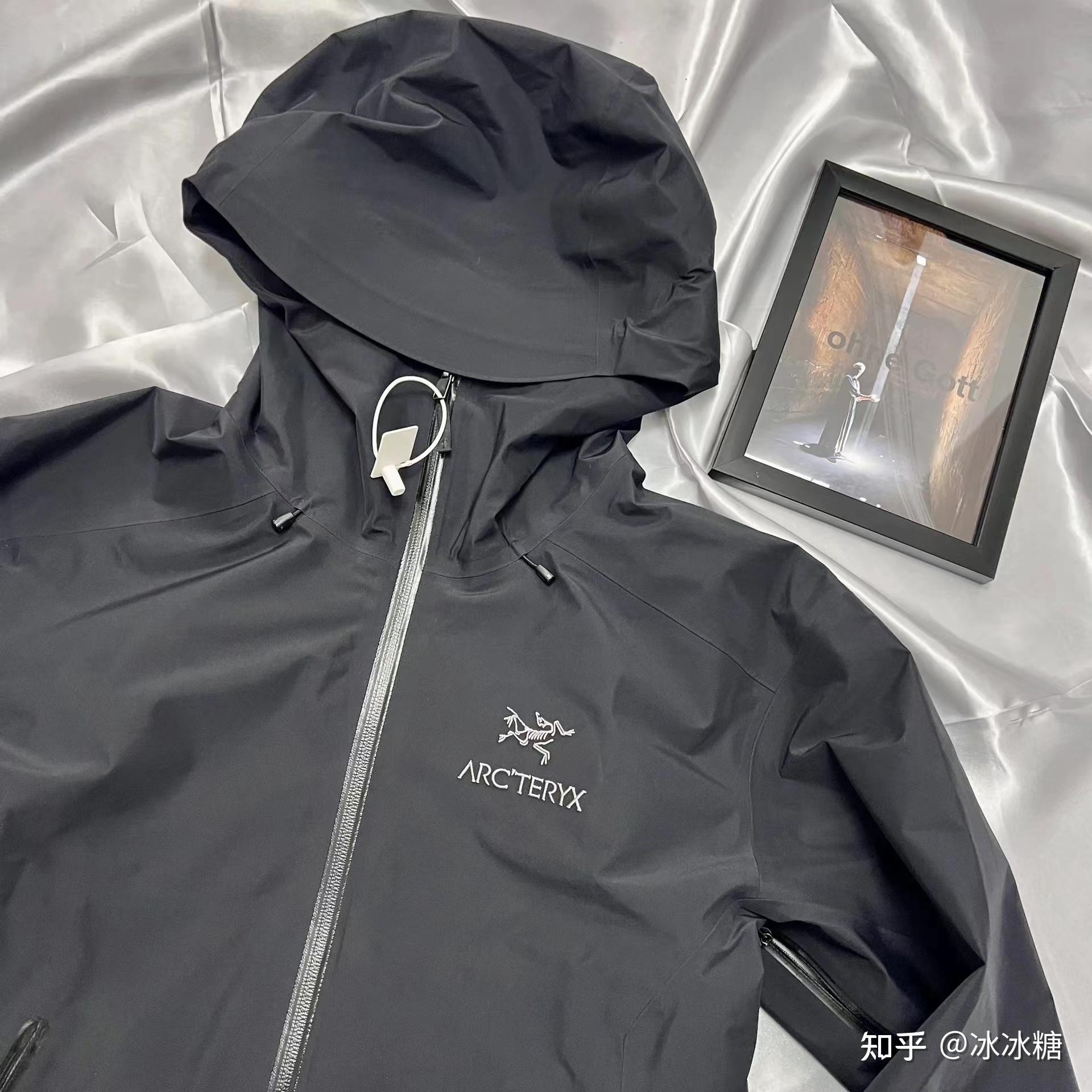 始祖鸟冲锋衣价格深度解析,价值与定位探究