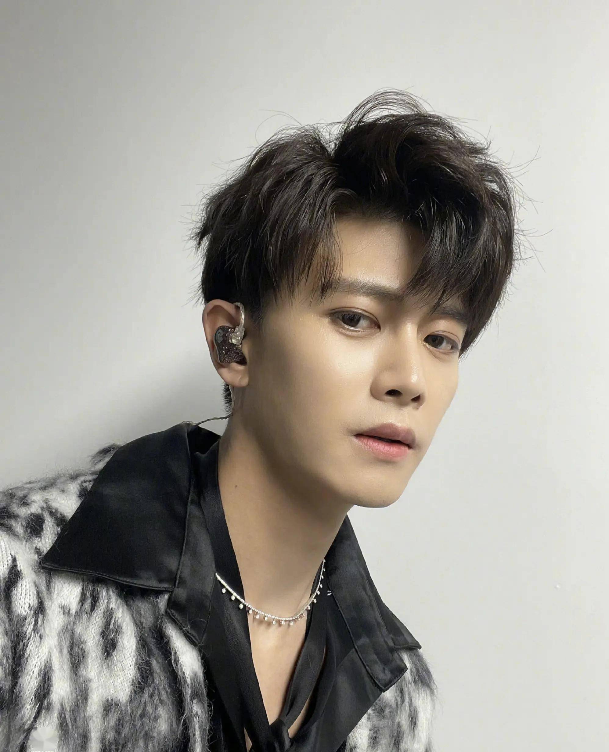 明星任的温馨日常，友情、爱与陪伴的力量