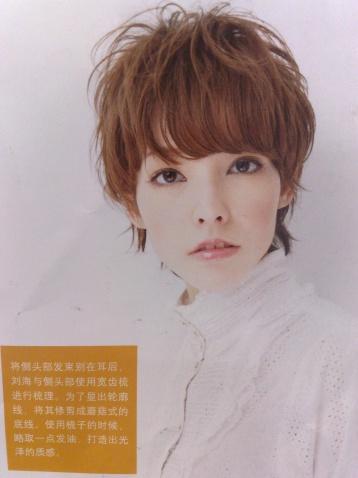 最新短发造型流行趋势，时尚潮流与个人立场的完美融合