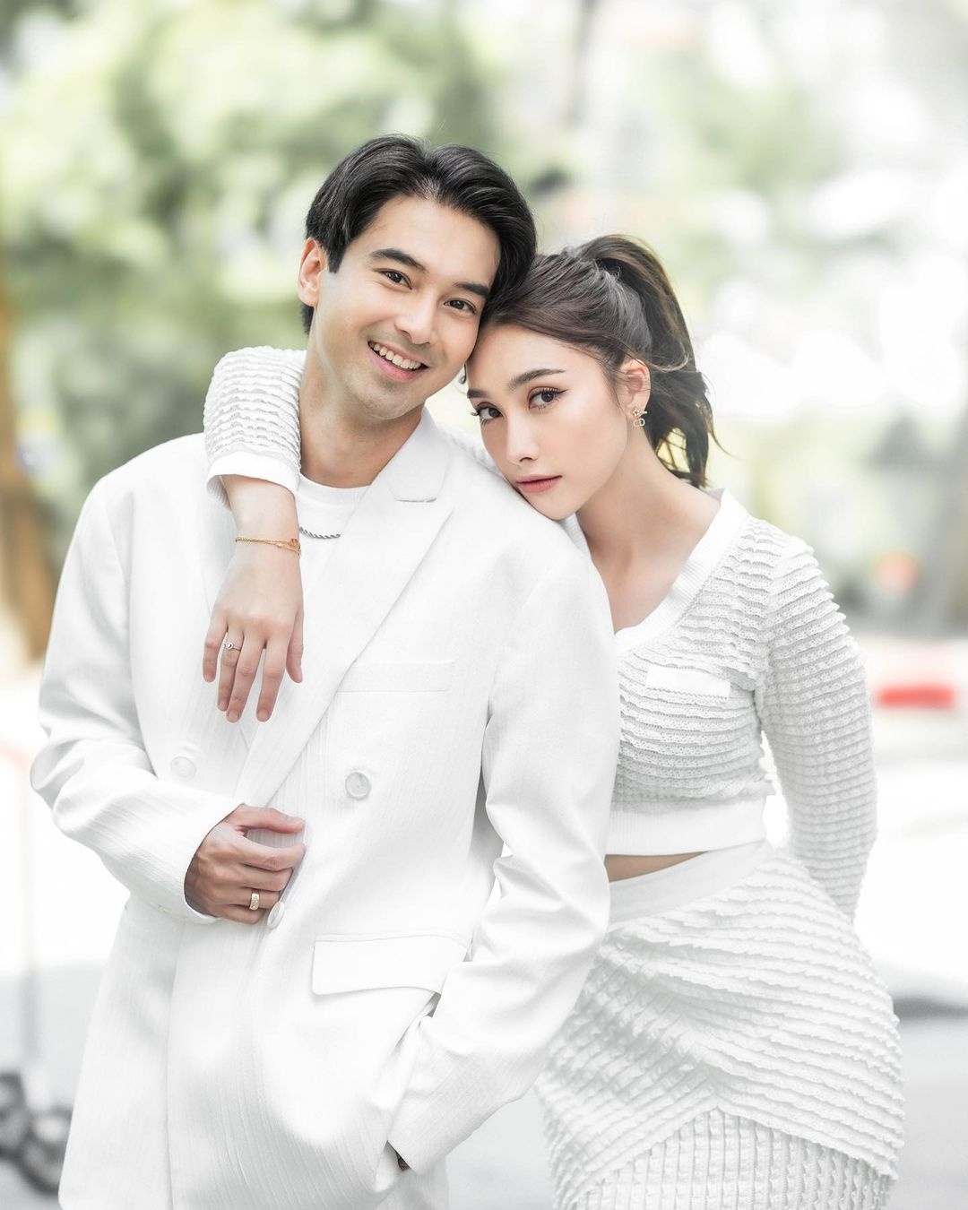 泰剧演员的魅力瞬间，彩虹般的闪耀✨